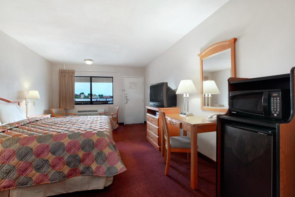 Super 8 By Wyndham Tempe/Asu/Airport Hotel Room photo