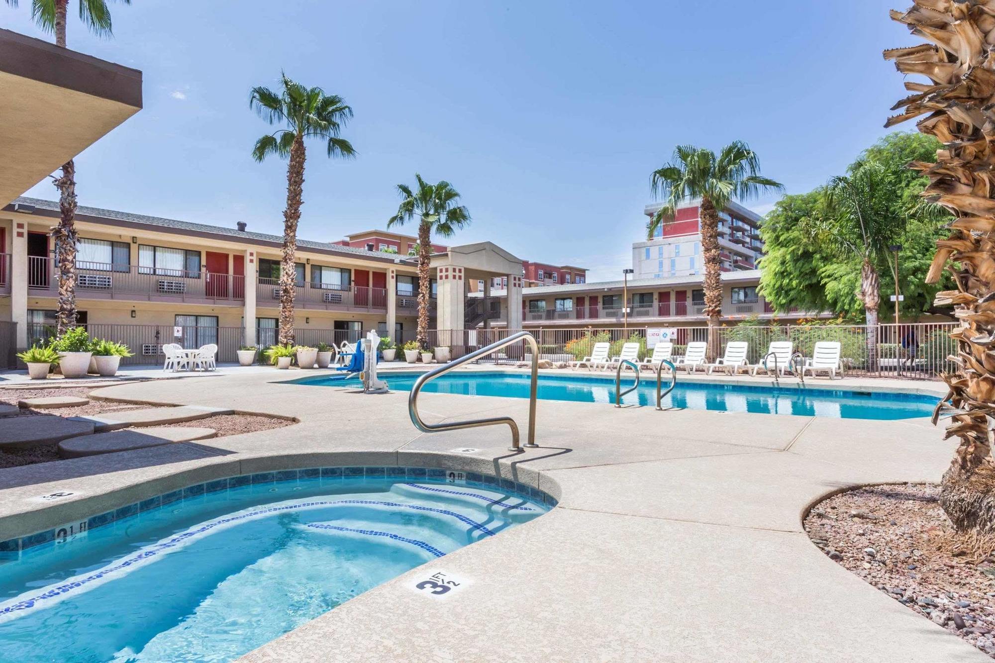 Super 8 By Wyndham Tempe/Asu/Airport Hotel Exterior photo